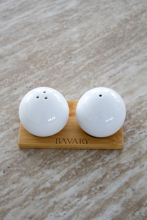 Ensemble Sel & Poivre en Porcelaine avec Support en Bambou