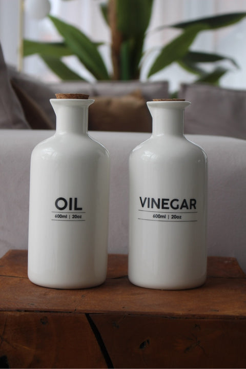 Set de cuisine en porcelaine - Bouteilles huile et vinaigre, Salière et poivrière, repose cuillère