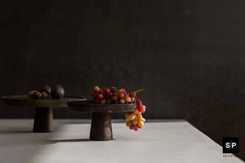 Plat à Tarte sur Pied en Bois d’Acacia Rural – Ø22 x H10 cm