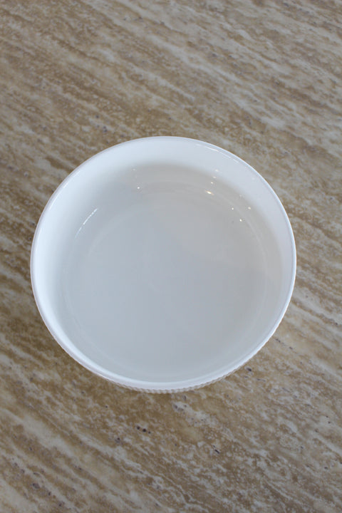 Grand saladier en porcelaine blanche – Relief