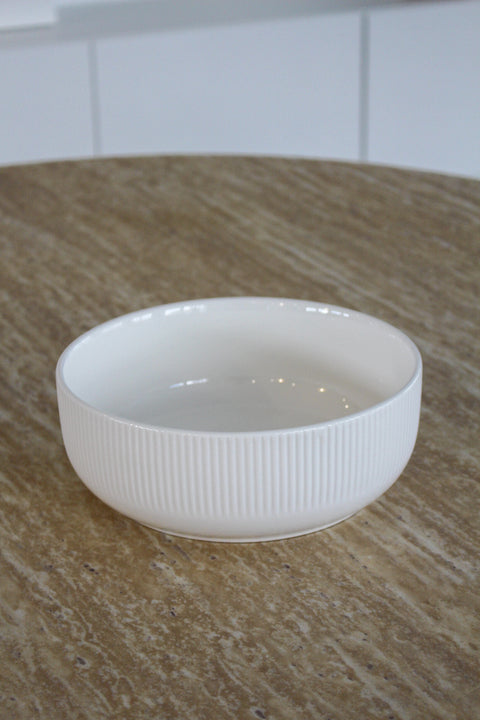 Grand saladier en porcelaine blanche – Relief