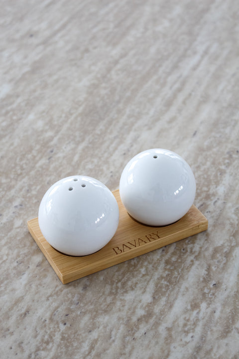 Ensemble Sel & Poivre en Porcelaine avec Support en Bambou