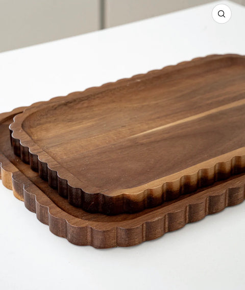 Plateau Rectangulaire Sculpté en Bois d’Acacia – 2 Tailles Disponibles