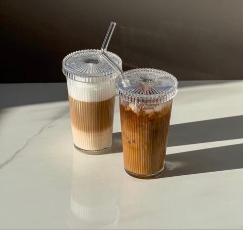 Gobelet en Verre avec Couvercle & Paille – Style Épuré & Durable