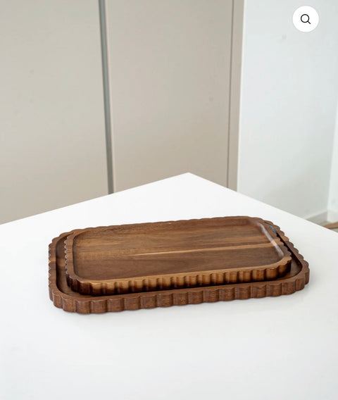 Plateau Rectangulaire Sculpté en Bois d’Acacia – 2 Tailles Disponibles