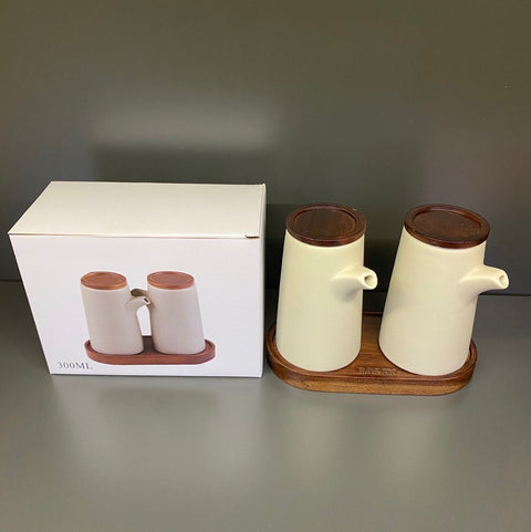Ensemble d'huile et de vinaigre TERRA en porcelaine sur support en bois d'acacia