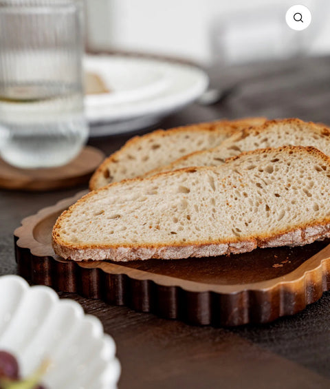 Plateau Rectangulaire Sculpté en Bois d’Acacia – 2 Tailles Disponibles