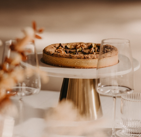 Plat à tarte sur pied Glint marbre