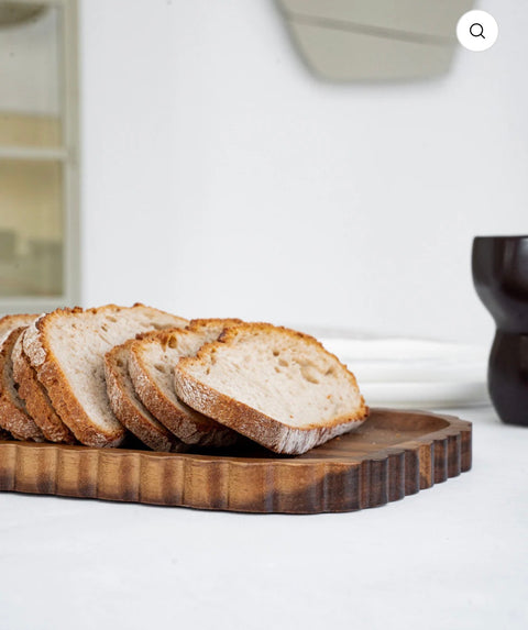 Plateau Rectangulaire Sculpté en Bois d’Acacia – 2 Tailles Disponibles