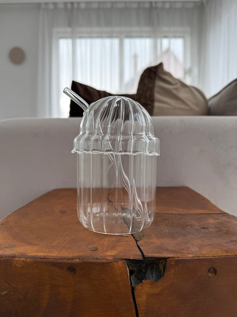 Gobelet en verre avec couvercle & paille – 450 ml