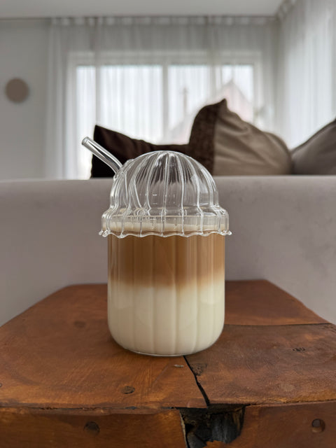 Gobelet en verre avec couvercle & paille – 450 ml