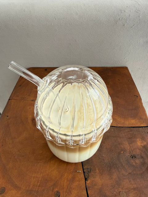 Gobelet en verre avec couvercle & paille – 450 ml