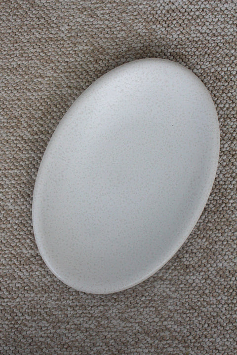 Plat à Servir ALTA – 40,5 x 27 cm | Grès Blanc Moucheté