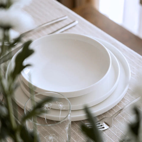 PURE All White 24-teiliges Porzellan-Geschirrset