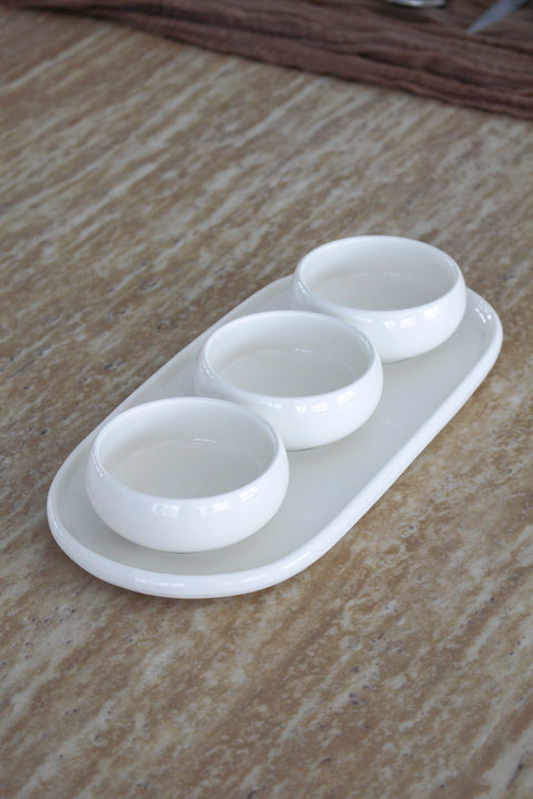 Plateau + 3 bols en porcelaine blanche
