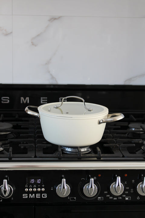 Casserole céramique anti-adhésive avec couvercle